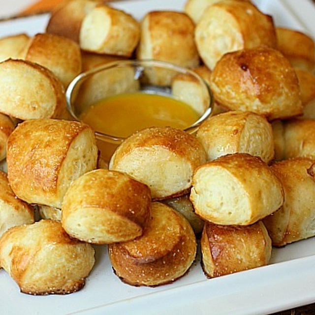 Salty Soft Pretzel Bites with Honey Mustard Sauce