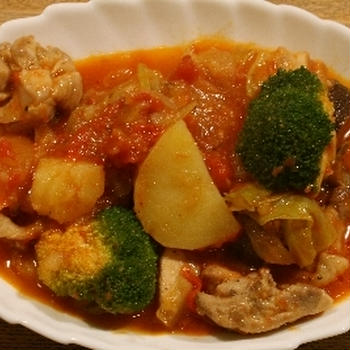 チキンと野菜のトマト煮+海草サラダ