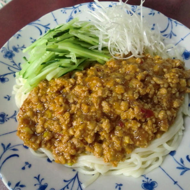 うどんのピリ辛ジャージャー麺