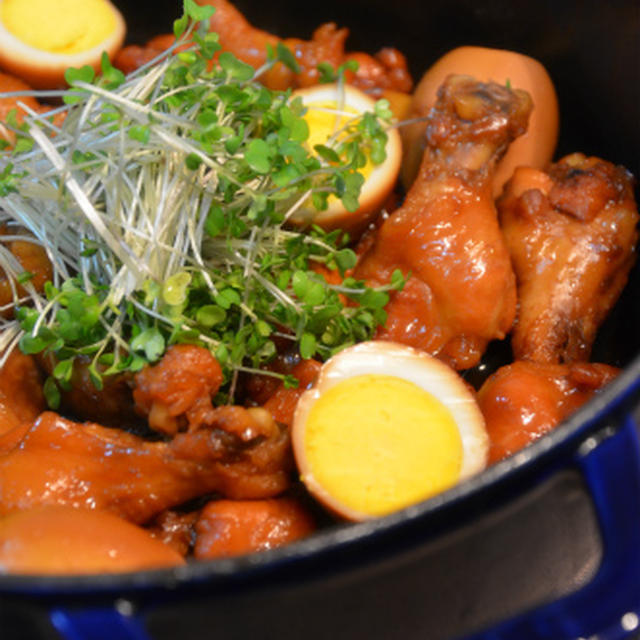 ストウブで「鶏手羽元と玉子の甘辛煮」