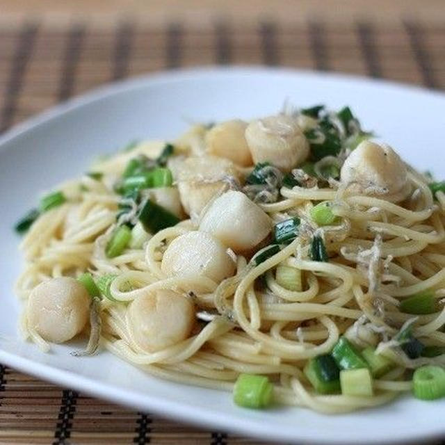 ホタテと葱じゃこのバター醤油パスタ