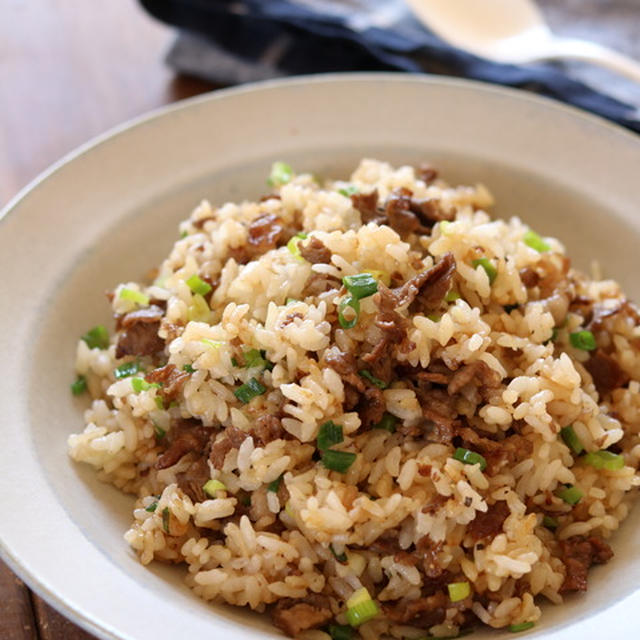 ガツンと『牛肉のガリバタチャーハン』