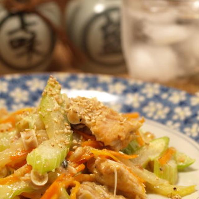 鮭中骨缶のゴママヨセロリ炒め　　骨粗しょう症予防にいいよ。