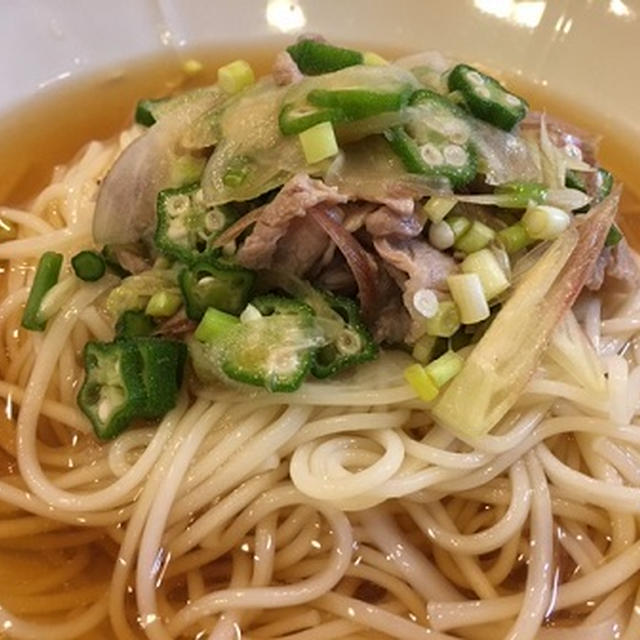 お昼は半田麺。