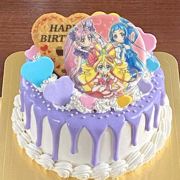 【キミプリのケーキ】薄紫色のドリップケーキに、プリキュアイラスト♪