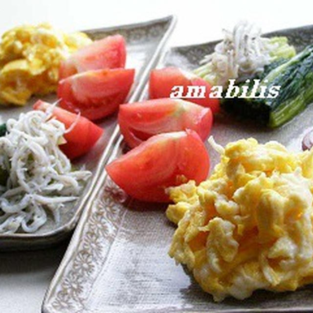 スクランブルエッグと野菜のセット