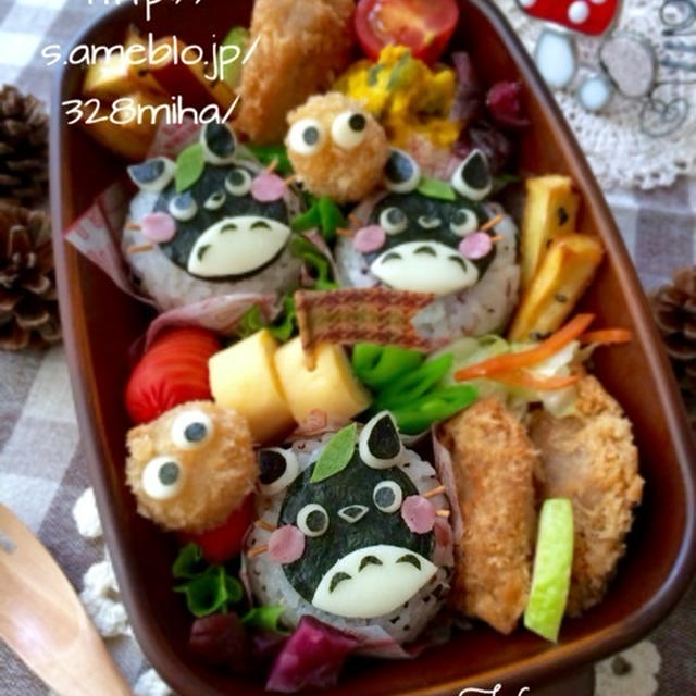 ペタッとまん丸トトロのお弁当♡
