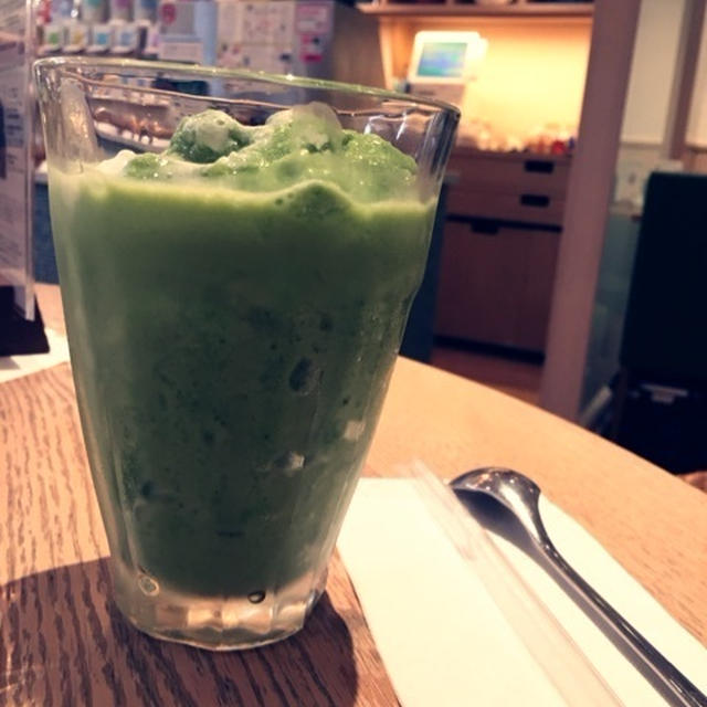 【　アフタヌーンティーでティー以外を飲んでみる　】