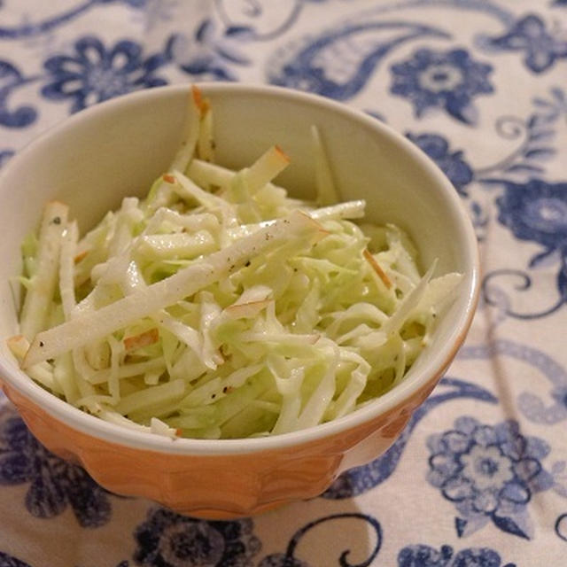 キャベツとりんごのサラダ