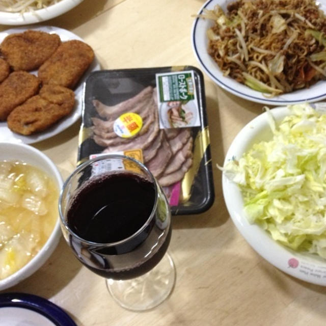 焼きそば・コロッケ・ローストポーク