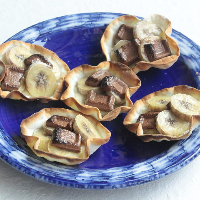 材料３つ！余った餃子の皮アレンジレシピ。トースターで一番簡単な焼きチョコバナナタルトの作り方。