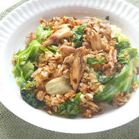 きのこは冷凍保存！シンプルでいい香り〜舞茸とレタスの炒飯。