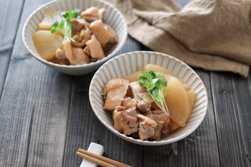 フライパンで簡単♪鶏肉と大根の味噌煮！大根下ゆで不要！だし汁なし!子どもごはんにも