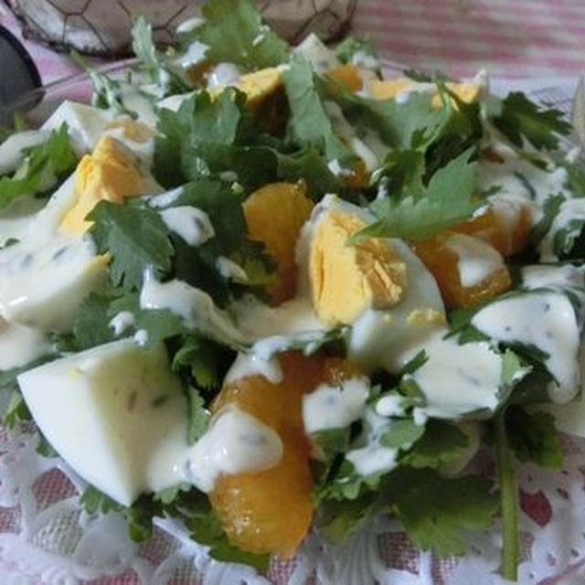 たまごとみかんのパクチーサラダ ハーブチーズソースをかけて By 花ぴーさん レシピブログ 料理ブログのレシピ満載