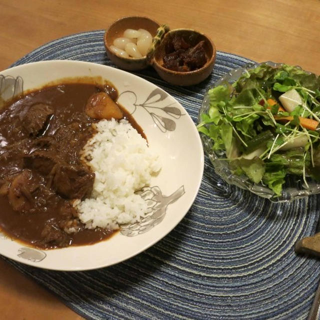 牛すじごろごろカレーの晩ご飯　と　フォッサギラマヨールの花♪