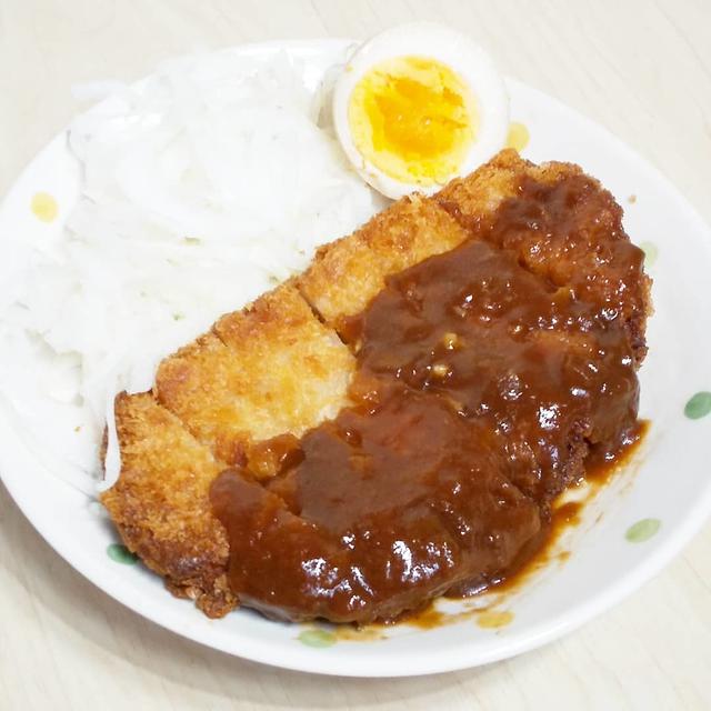 サクっとジューシーな源家のデミロースかつ！