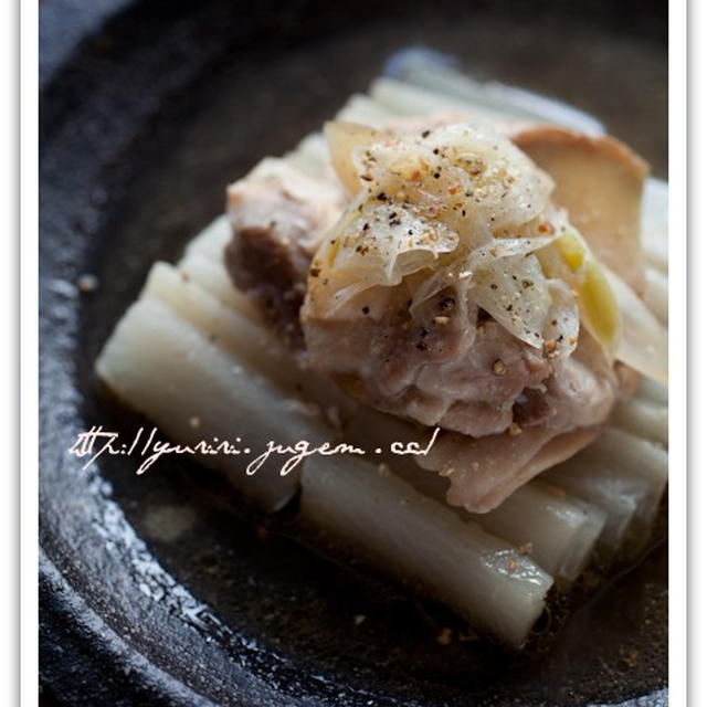 大根と鶏もも肉の蒸し煮