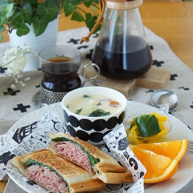 ごちそうホットサンドと青梗菜のクリームスープ