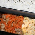 8月4日　　にんじんと鶏肉の胡麻甘辛炒め弁当
