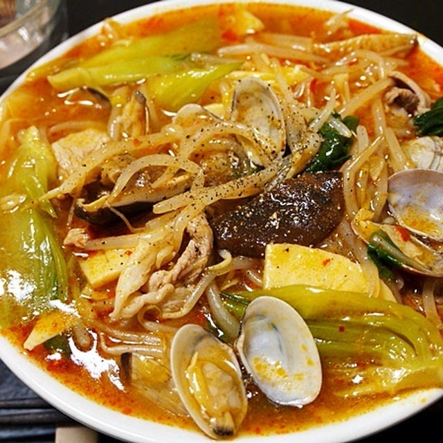 アサリの料理で一二を争う。【アサリと豚肉の酸辣湯麺】