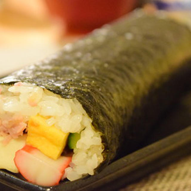 恵方巻きを今年は手作り！コスパがいい７つの具が詰まった恵方巻き。この動画巻き方分かりやすい！