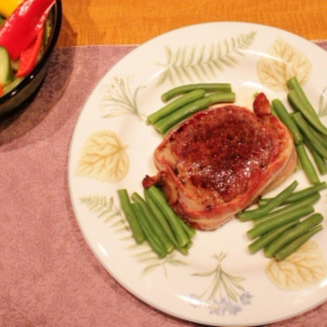 肉食獣も大満足？　ビーフのベーコン巻