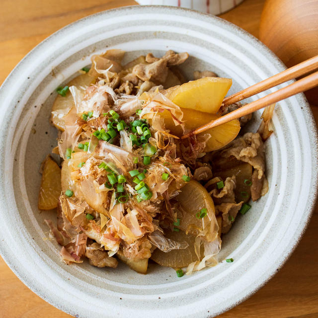 【レシピ】かつお節もポイント！味しみ〜大根と豚バラ肉の炒め煮