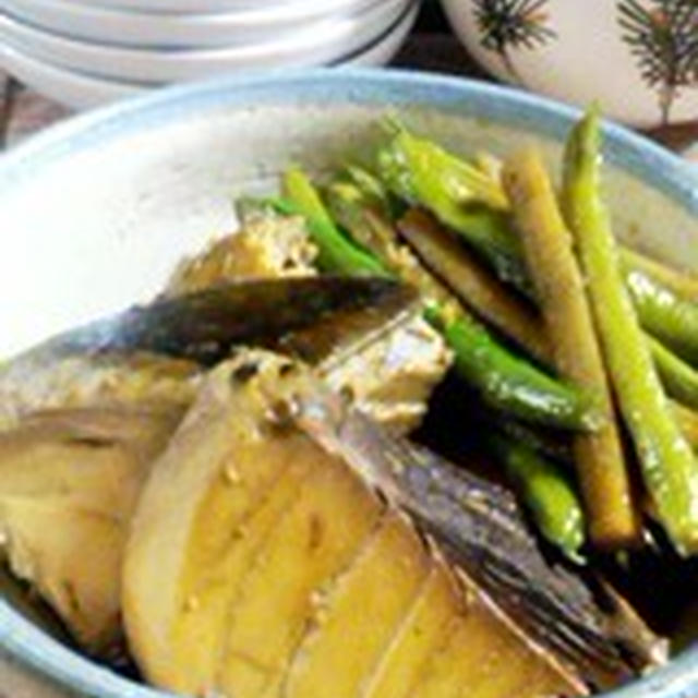 「とんぼ節と牛蒡と三度豆の煮たもの」