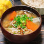 ダブル発酵食で朝から元気♪「根菜ときのこの納豆味噌汁」〜今月食べたい「私の食べる味噌汁」〜