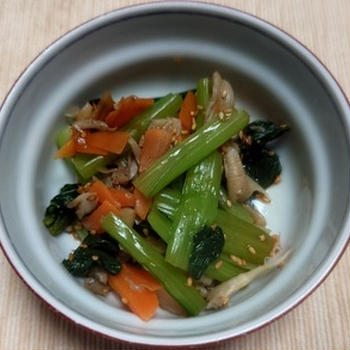 小松菜と舞茸とニンジンの中華和え：5月のひとり居酒屋 その2