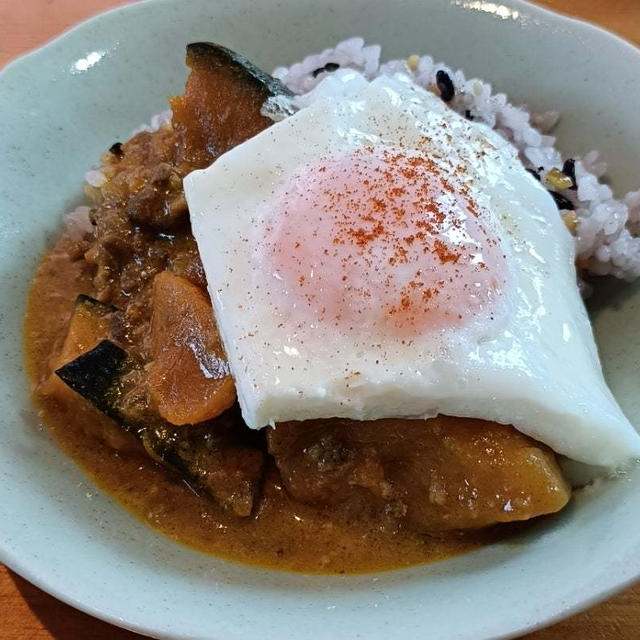 かぼちゃたっぷりカレーでお家ランチ(^○^)お米はかさ増しでかみ応えUP