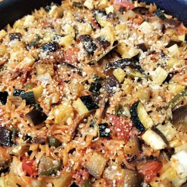 おそらく米より野菜が多いパエリア　なす、トマト、ズッキーニ、ピーマン、玉ねぎとかで