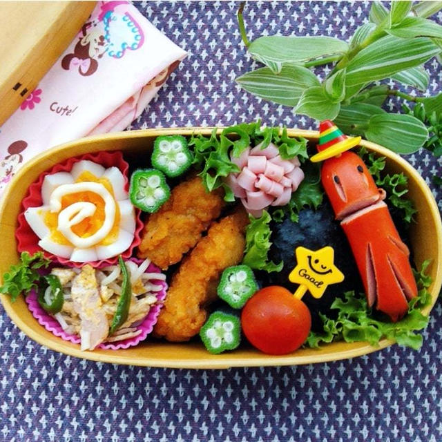 出産が3年続くと...とおにぎり弁当。