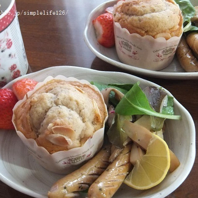 今朝の朝ごはん☆ﾏﾌｨﾝとｿｰｾｰｼﾞｿﾃｰ朝ごはん
