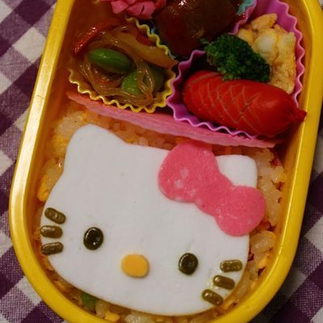 キャラ弁**はんぺんdeキティちゃん