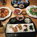 麻婆豆腐、茹でいかとプチトマトのマリネサラダ、小鉢9品とプランターのいちごで晩酌
