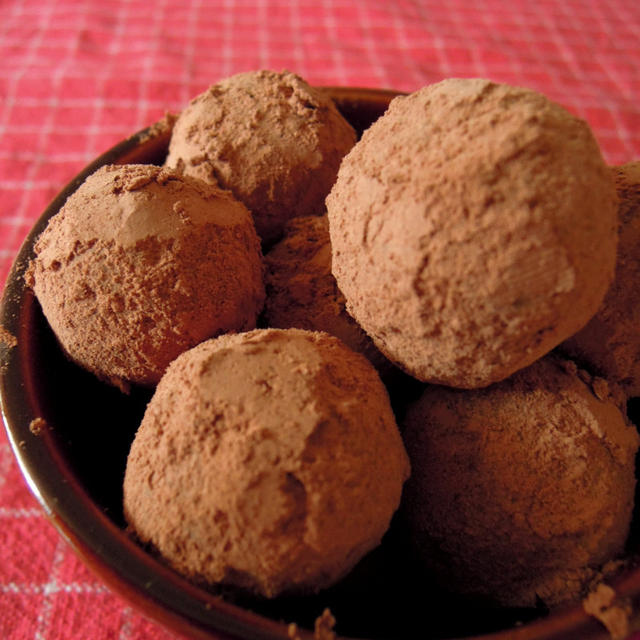 Seductive raw chocolate balls