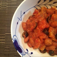 とてもシンプルに「金時豆と豚バラのトマト煮」。