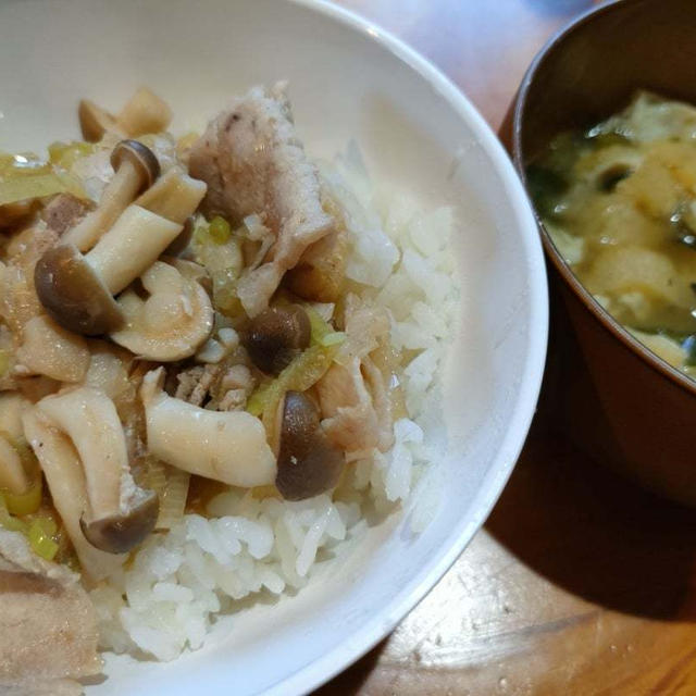 今日、祝日だった(；´∀｀)夫が作った朝ごはん