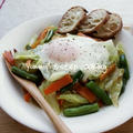 朝ごはんにどうぞ♪フライパンひとつでたっぷり野菜と卵料理！野菜と卵のオリーブオイル蒸し