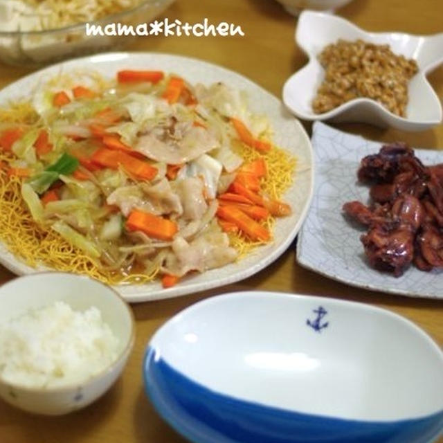 皿うどんと、タコの煮物
