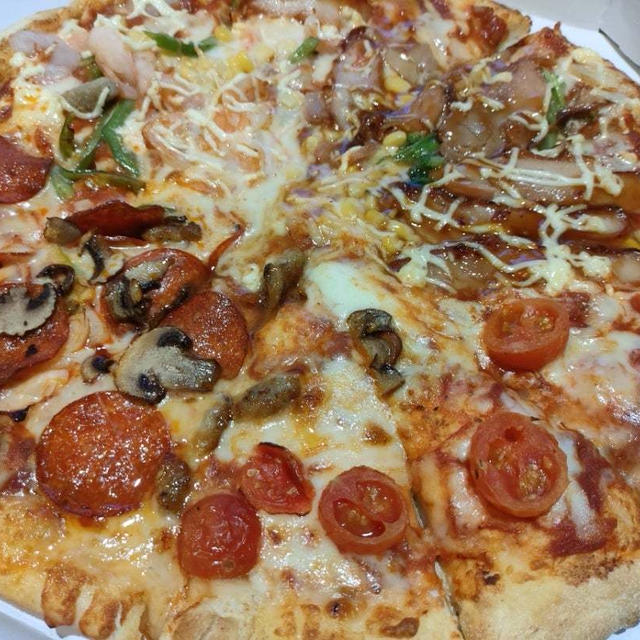 昨日は何故かデリバリーピザの夕ご飯でした
