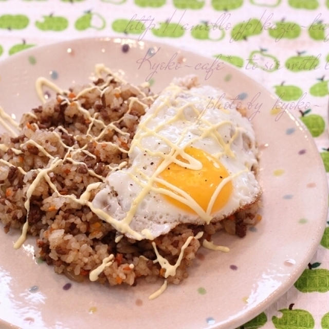 カフェ飯☆そぼろソース炒飯(目玉焼きのせ)【簡略レシピ】