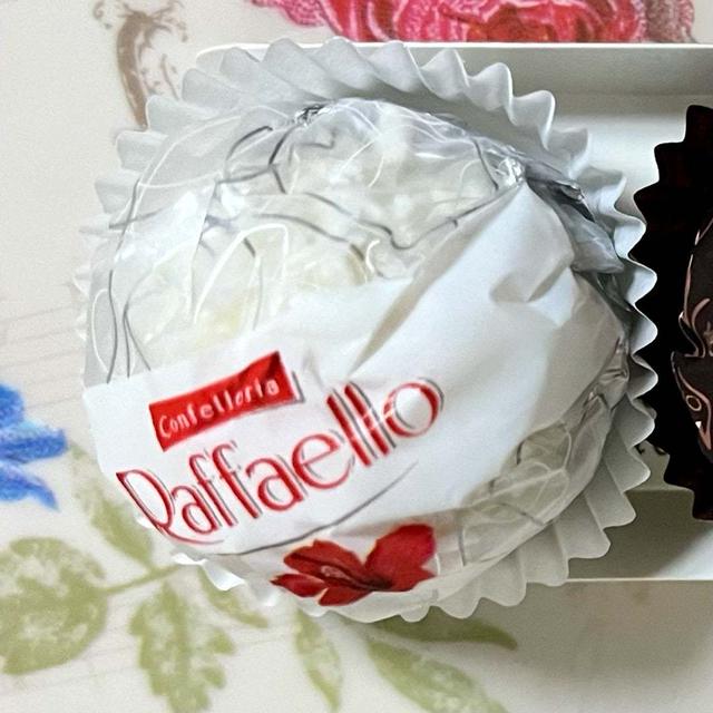 【カルディ購入品】フェレロ ココナッツ菓子 ラファエロ