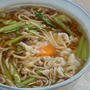 簡単、ヘルシー、ボリュームも！ごま香るたっぷりキノコと青菜の肉蕎麦。