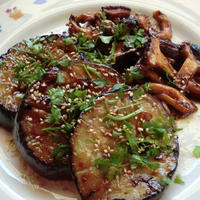 茄子のステーキ（ごまだれ、わさび醤油味）