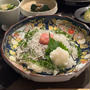 しらす丼と寄せ豆腐の湯豆腐と鯛のお刺身とかの夜ごはん