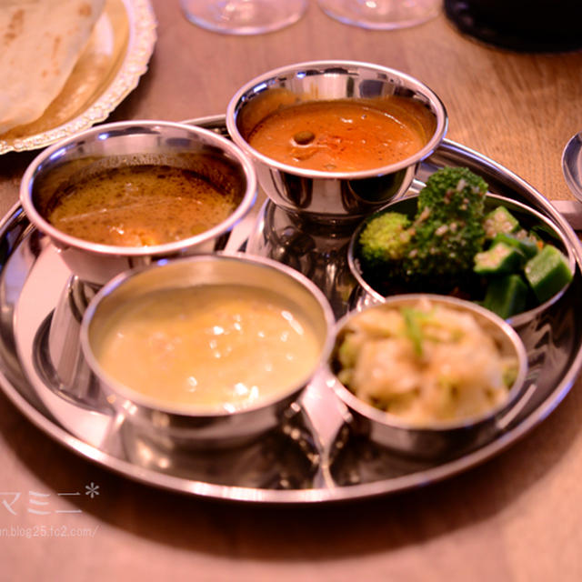 「無印カレー食べ比べ」