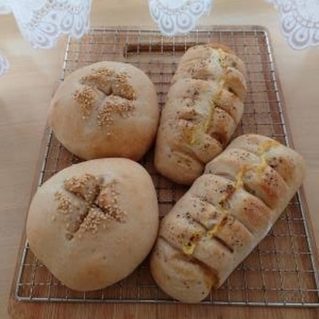 醤油麹のちくわパン💛さつま芋あんぱん💜
