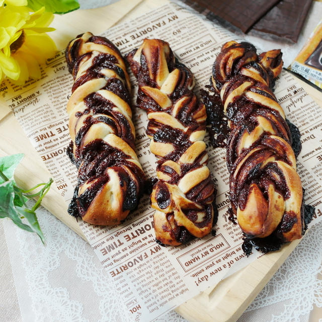 これは便利！スライス生チョコレートで折込パン♪